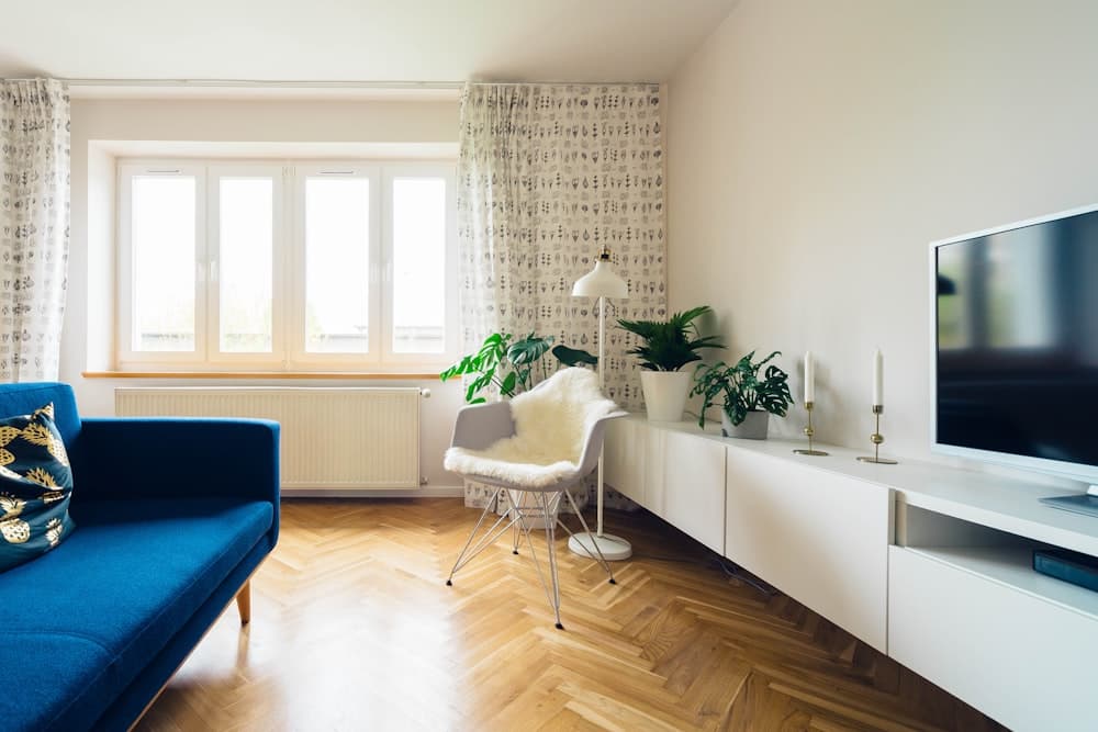 Salón reformado con interiorismo luminoso